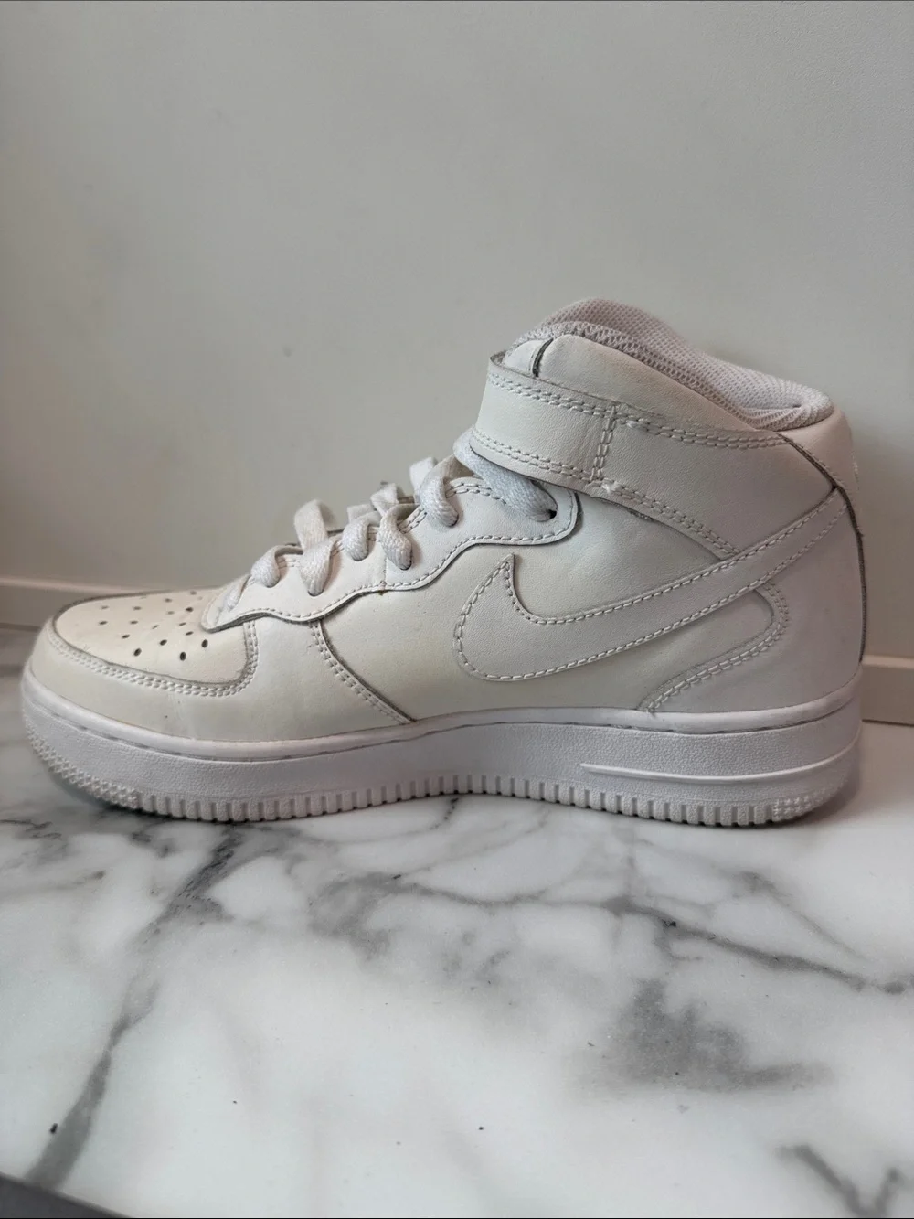 Nike Air Force 1 '07 Mid Rec Sneaker White size 5.5 Youth